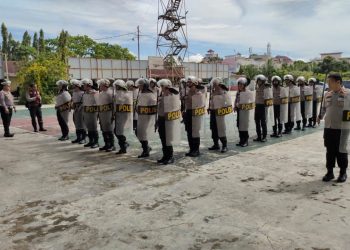 Kapolres saat memimpin pelatihan Dalmas persiapan pengamanan Pilpanag