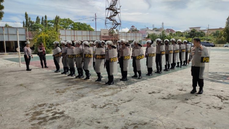 Kapolres saat memimpin pelatihan Dalmas persiapan pengamanan Pilpanag