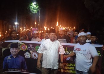 Sambut Tahun Baru Islam 1445 H, Karang Taruna dan Muspika kecamatan Siabu serta Ribuan Orang Pawai Obor
