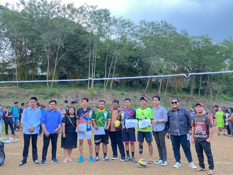 Turnamen Volly Sopou Namaposo CUP I Ditutup, Tim GKPS Sapangambei Sirpang Tolu Raih Juara 1