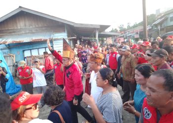 Marsombuh Sihol, Junimart Girsang Disambut Hangat Masyarakat di Silou Kahean