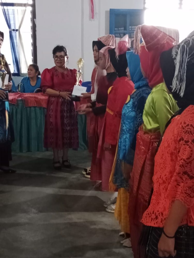 Ketua TP PKK Kabupaten Simalungun Ny Ratnawati Radiapoh Hasiholan Sinaga Lounching Festival Tortor dan Marturiturian 2023 di Pamatang Bandar