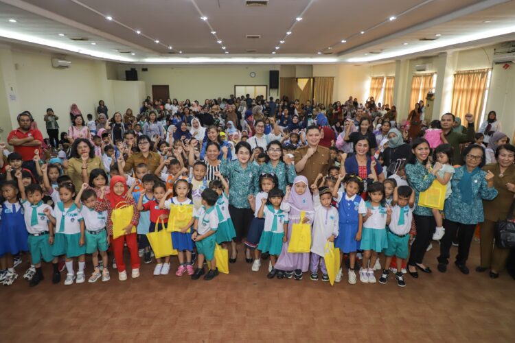 Lomba Mewarnai Tingkat PAUD, Ketua TP PKK Hadir Berikan Semangat
